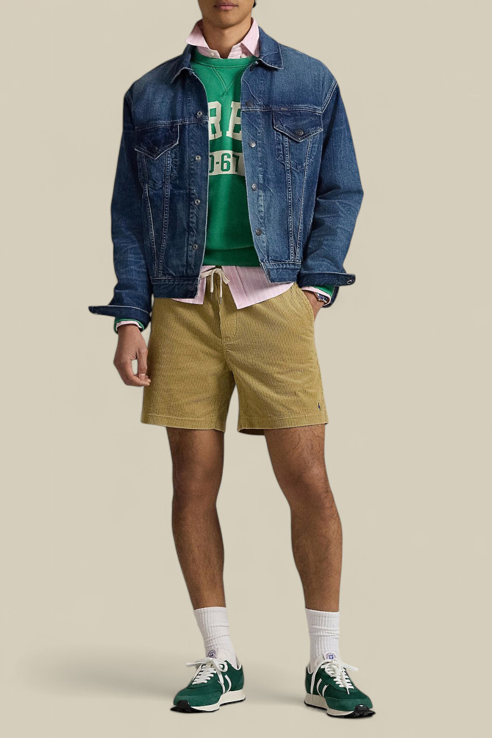 תמונת כל הלוק של מכנסיים קצרים